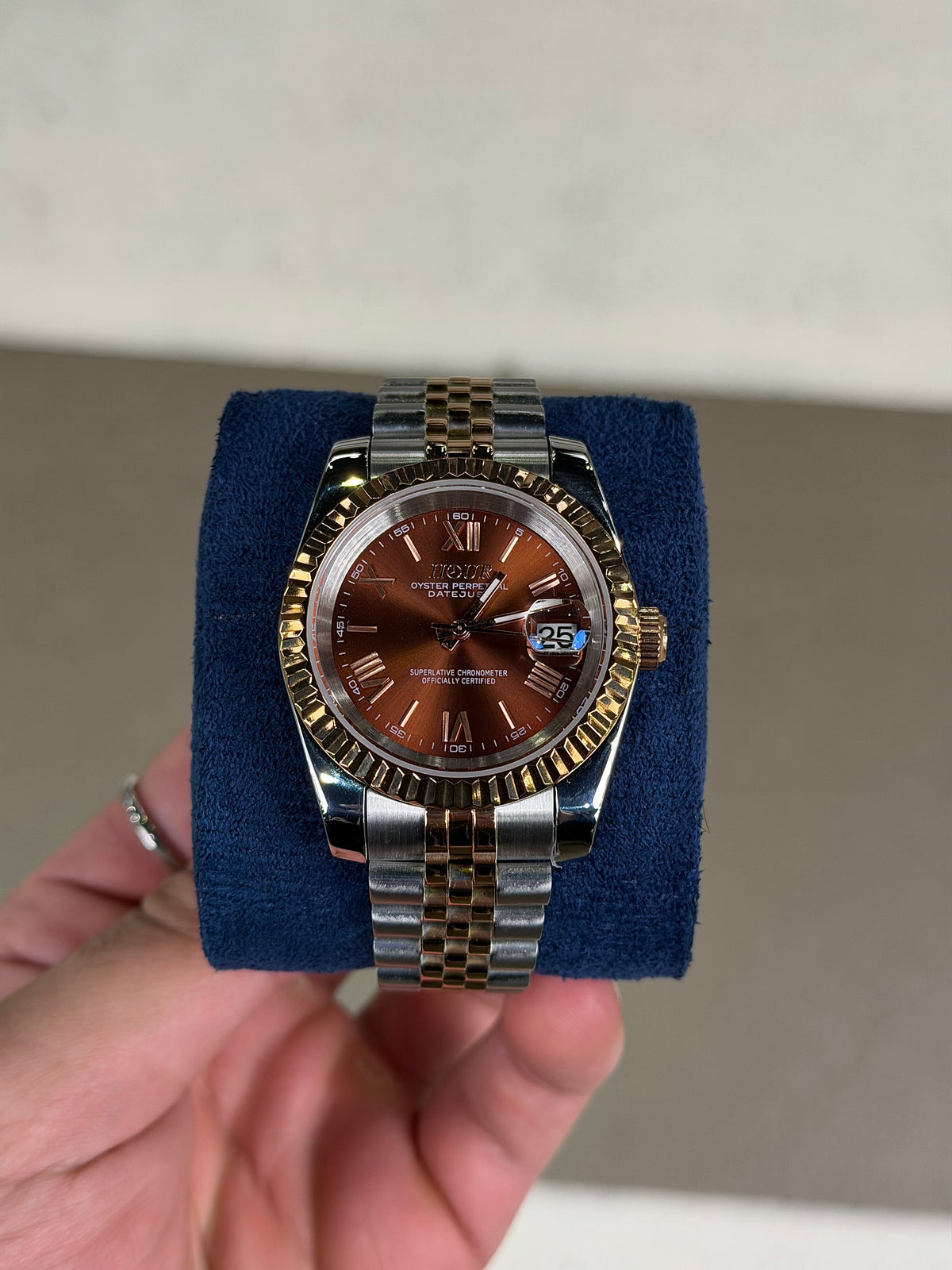 Cocoa Brown Roman