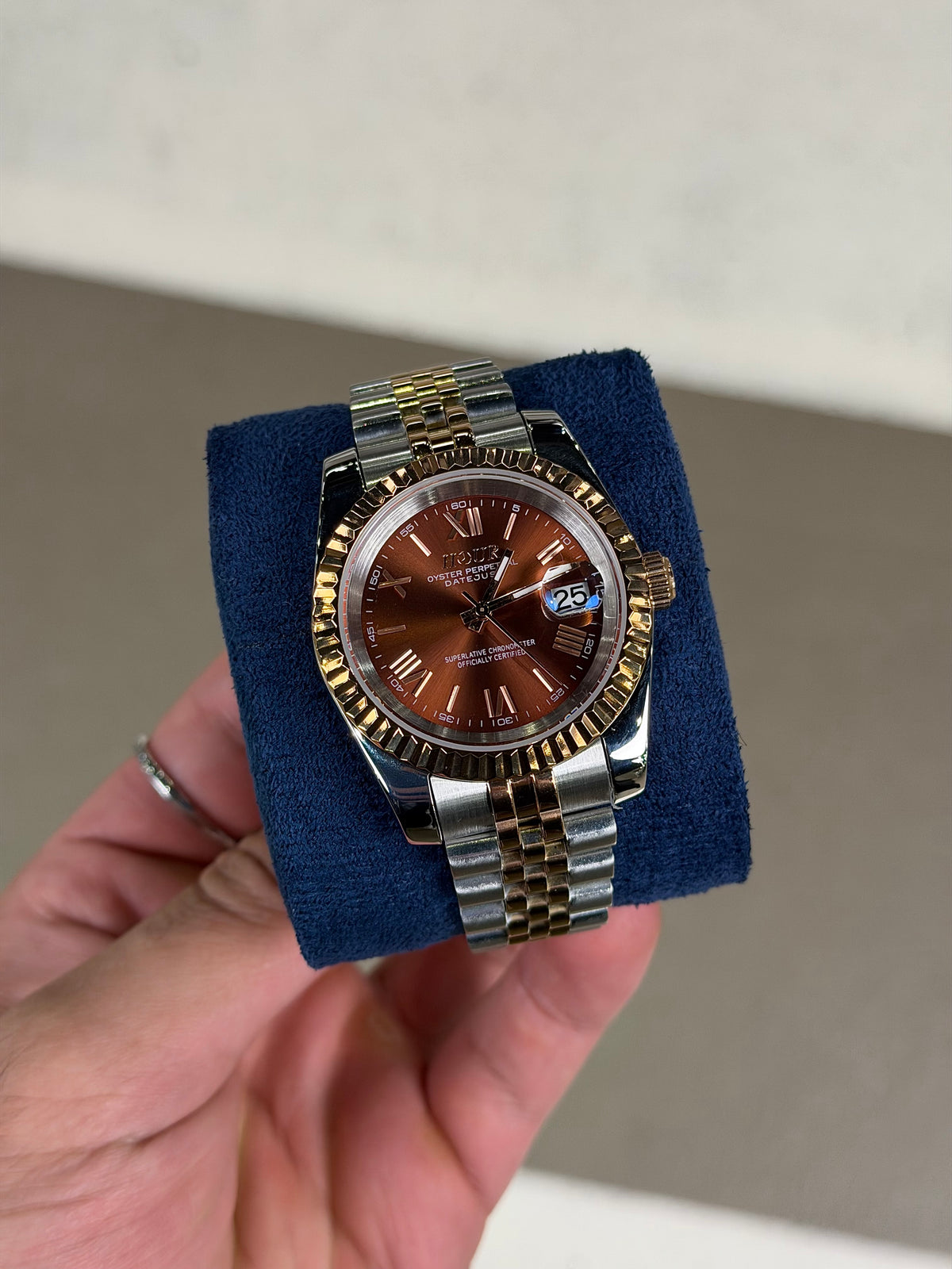 Cocoa Brown Roman