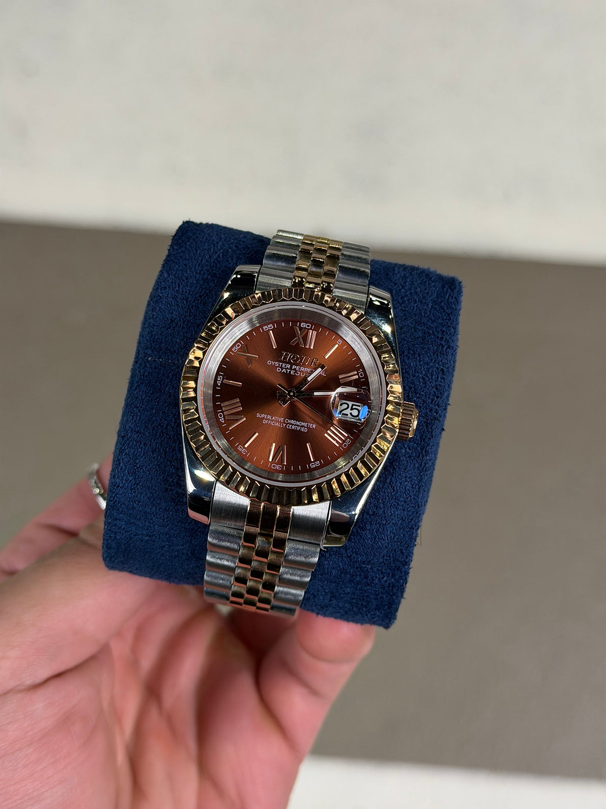 Cocoa Brown Roman