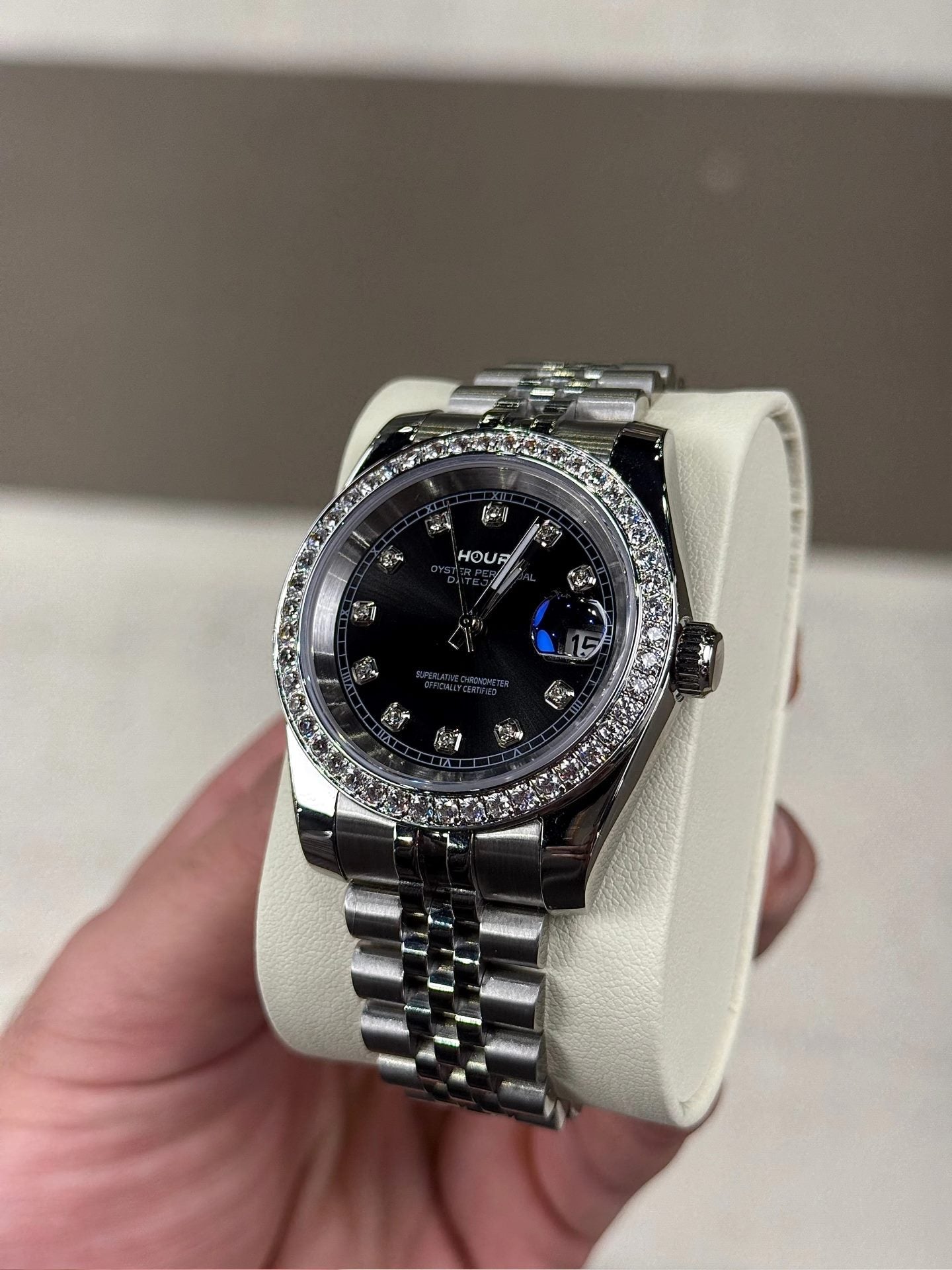 Noir Diamond dial
